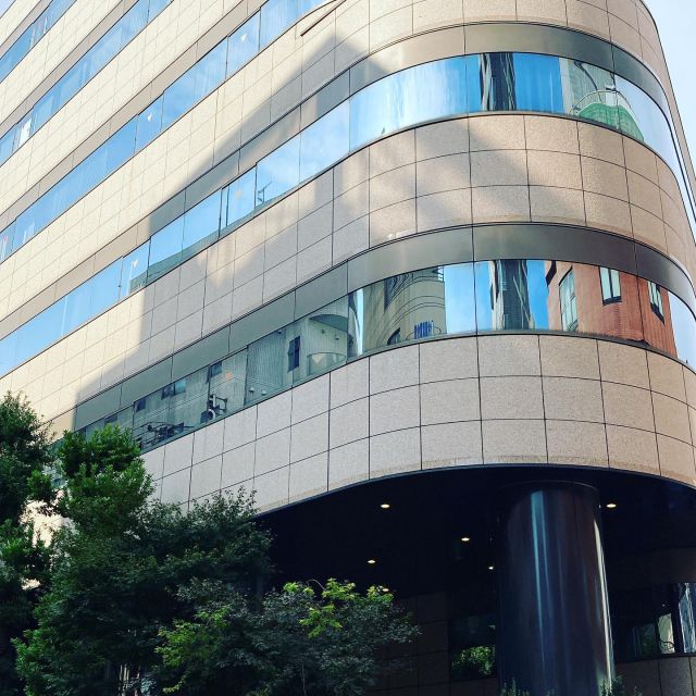 弊社オフィス湯島ファーストビルです。通常は本店ではなく、こちらのビルで業務しております。